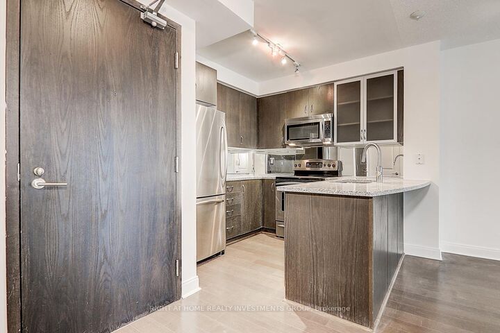 Property Photo:  18 Yorkville Avenue 704  ON M4W 1L4 