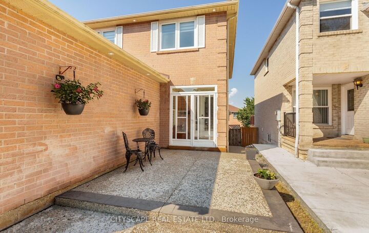 Property Photo: 5259 Astwell Avenue ON L5R 3H8