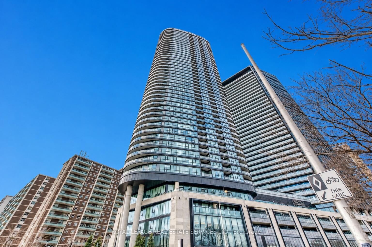 Property Photo: 585 Bloor Street E 1320 ON M4W 0B3