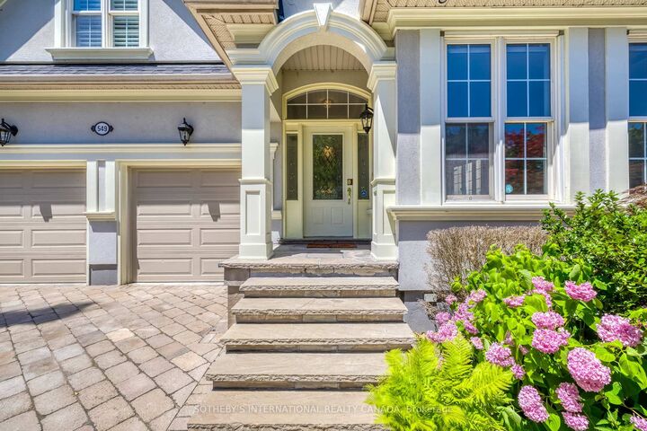 Property Photo: 549 Renshaw Court ON L5H 4L6
