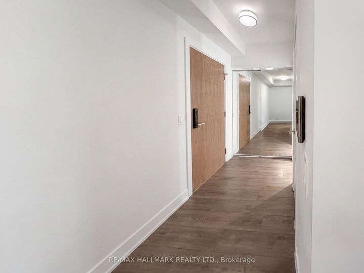 Property Photo: 585 Bloor Street E 2824 ON M4W 0B3