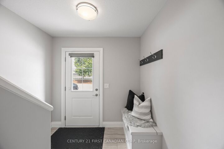 Property Photo: 3025 Singleton Avenue 18 ON N6L 0B8