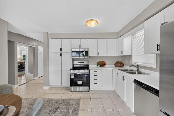 Photo de la propriété: 61 Darling Crescent ON L9R 1P5