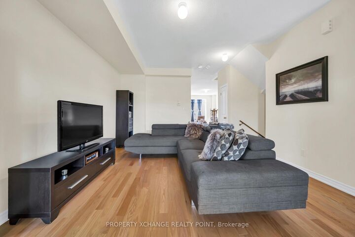 Property Photo:  2540 William Jackson Drive 603  ON L1X 0E4 