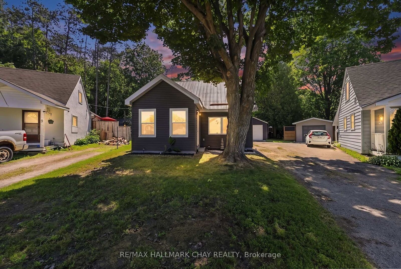 Property Photo: 7 Victory Crescent ON L9M 1B6