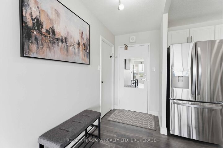 Property Photo: 7 Gale Crescent 1207 ON L2R 7M8