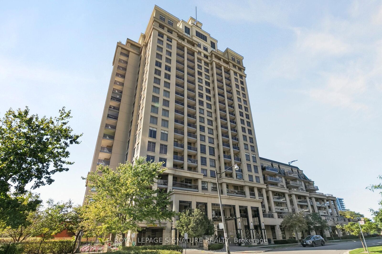Property Photo: 18 Kenaston Gardens 1307 ON M2K 3C7