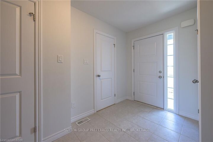 Property Photo:  341 Kennington Way  ON N6L 0H4 