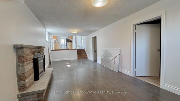 Property Photo:  739 Consort Crescent  ON L5C 1J8 