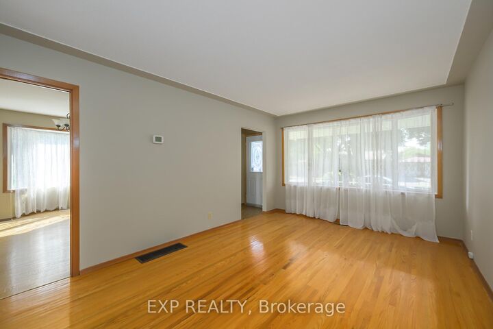 Property Photo:  289 Fairhaven Circle  ON N5W 1E4 