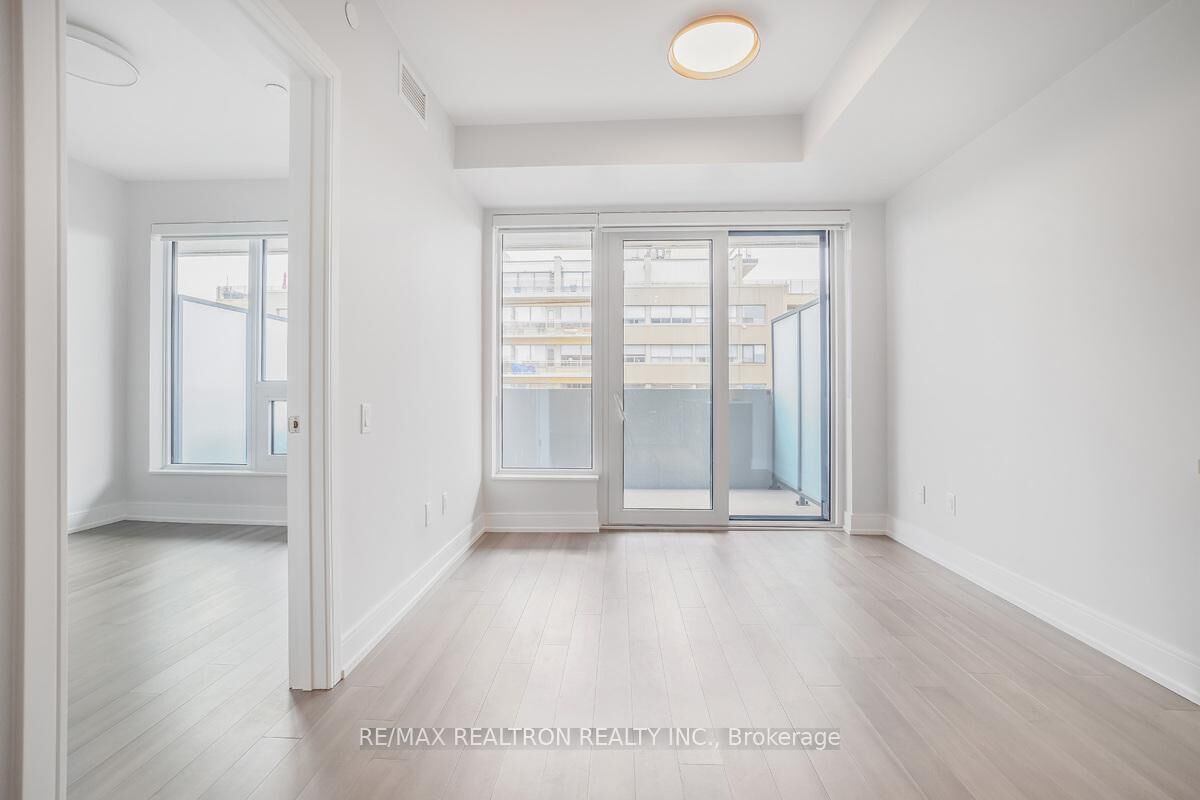 Property Photo: 2525 Bathurst Street 805 ON M6B 2Y9
