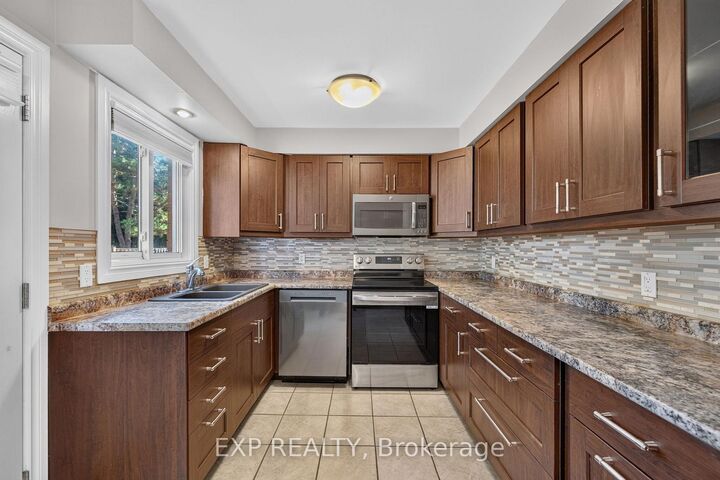 Property Photo:  700 Exeter Road 72  ON N6E 1L2 