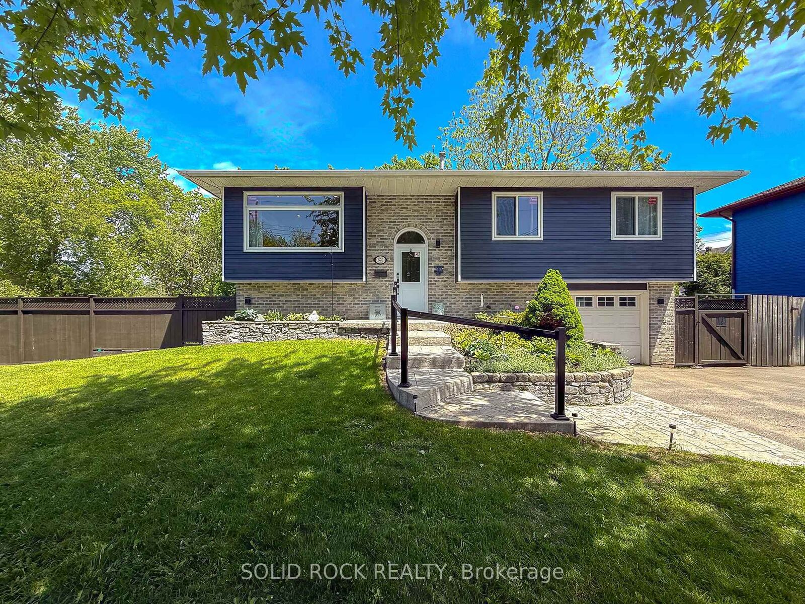 Property Photo:  676 Centre Street  ON K7M 5E4 
