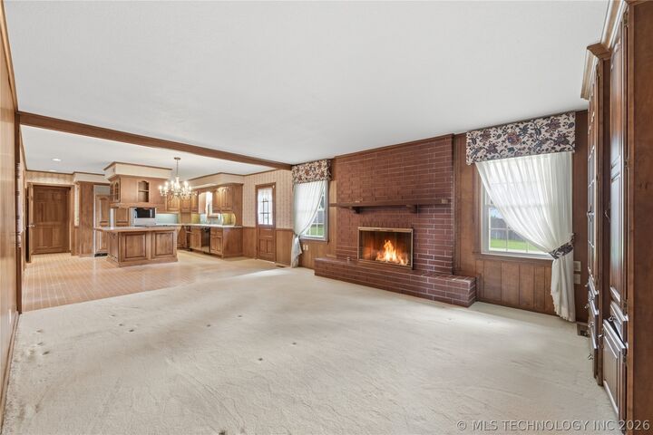 Property Photo:  820 W Davis Drive  OK 74048 
