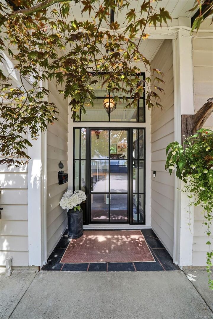 Property Photo: 654 Hawthorne Rise BC V9P 2A1