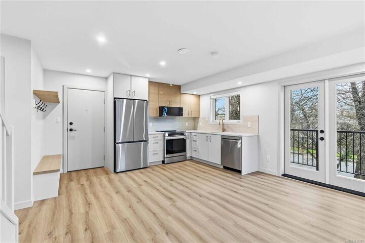 Property Photo: 1789 Emerson St #4 BC V8R 2C2