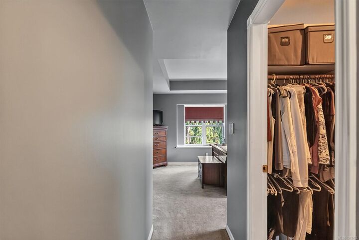 Property Photo: 6089 Chippewa Rd BC V9L 5P5