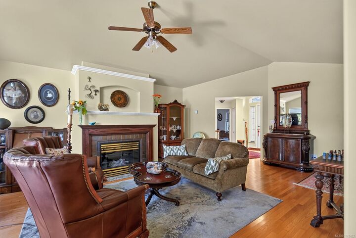 Property Photo: 6089 Chippewa Rd BC V9L 5P5