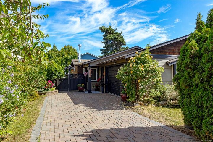 Property Photo:  9960 Swiftsure Pl  BC V8L 4E4 