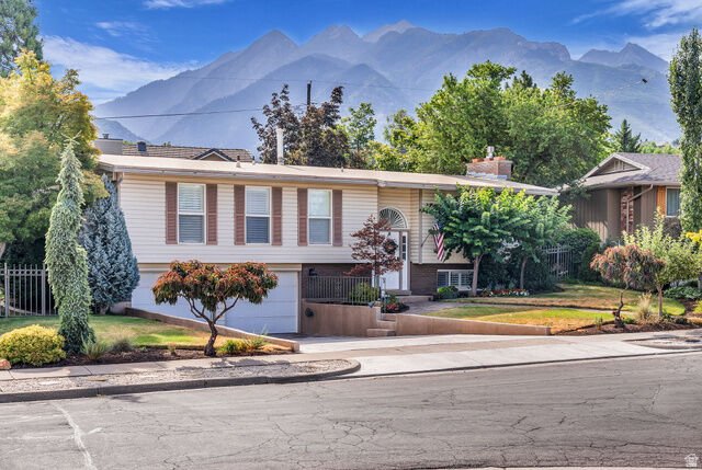 Property Photo: 6653 S Guntherwoods Ln UT 84121