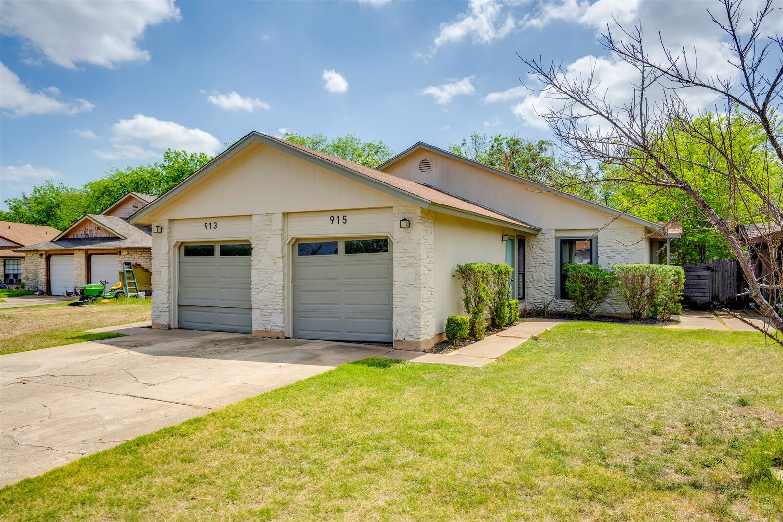 Property Photo:  915 Chisholm Cove  TX 78681 