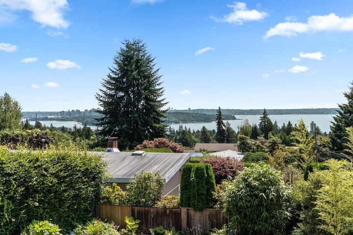 Property Photo: 1850 Rosebery Avenue BC V7V 2Z6