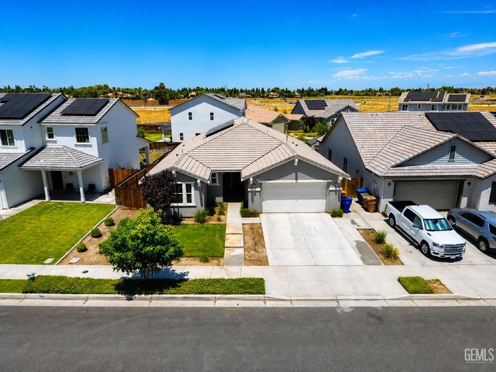 Property Photo: 15618 Donostia Street CA 93314