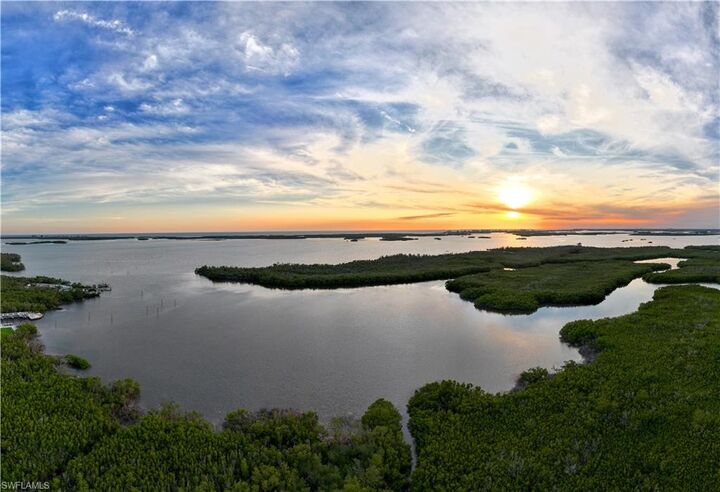 Property Photo: 5200 Seagrass Way 1901 FL 34134