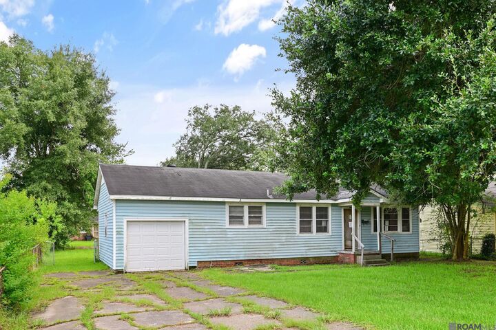 Property Photo: 4824 Oaklon Ave LA 70811