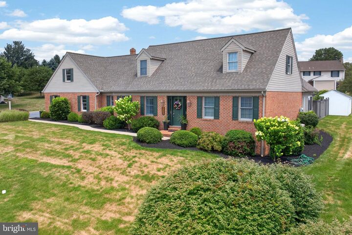 Property Photo: 695 Sue Drive PA 17543