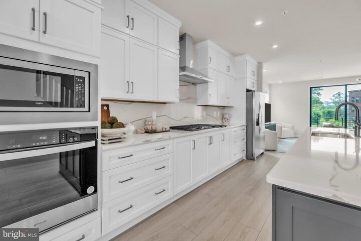 Property Photo: 7555 Sawyer Farm Way 1102 VA 22102
