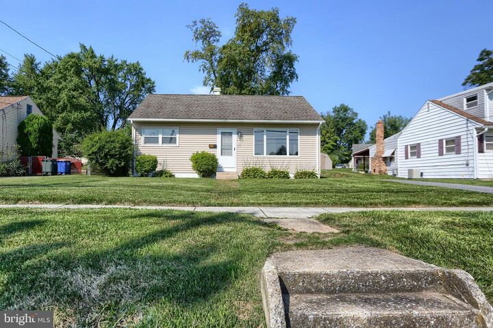 Property Photo: 204 S Locust Street PA 17011