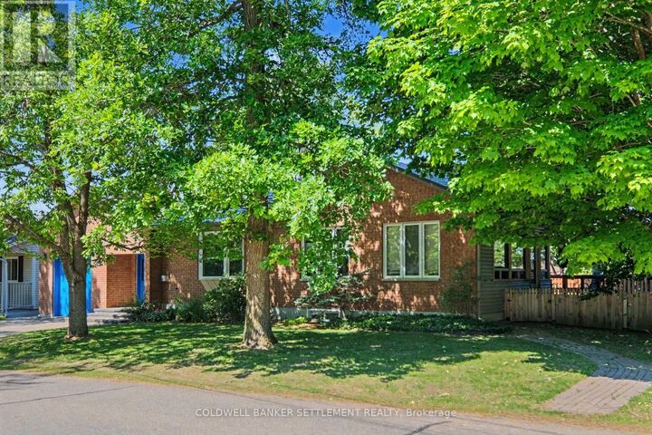 Property Photo:  136 Charlotte Street East  ON K0G 1N0 