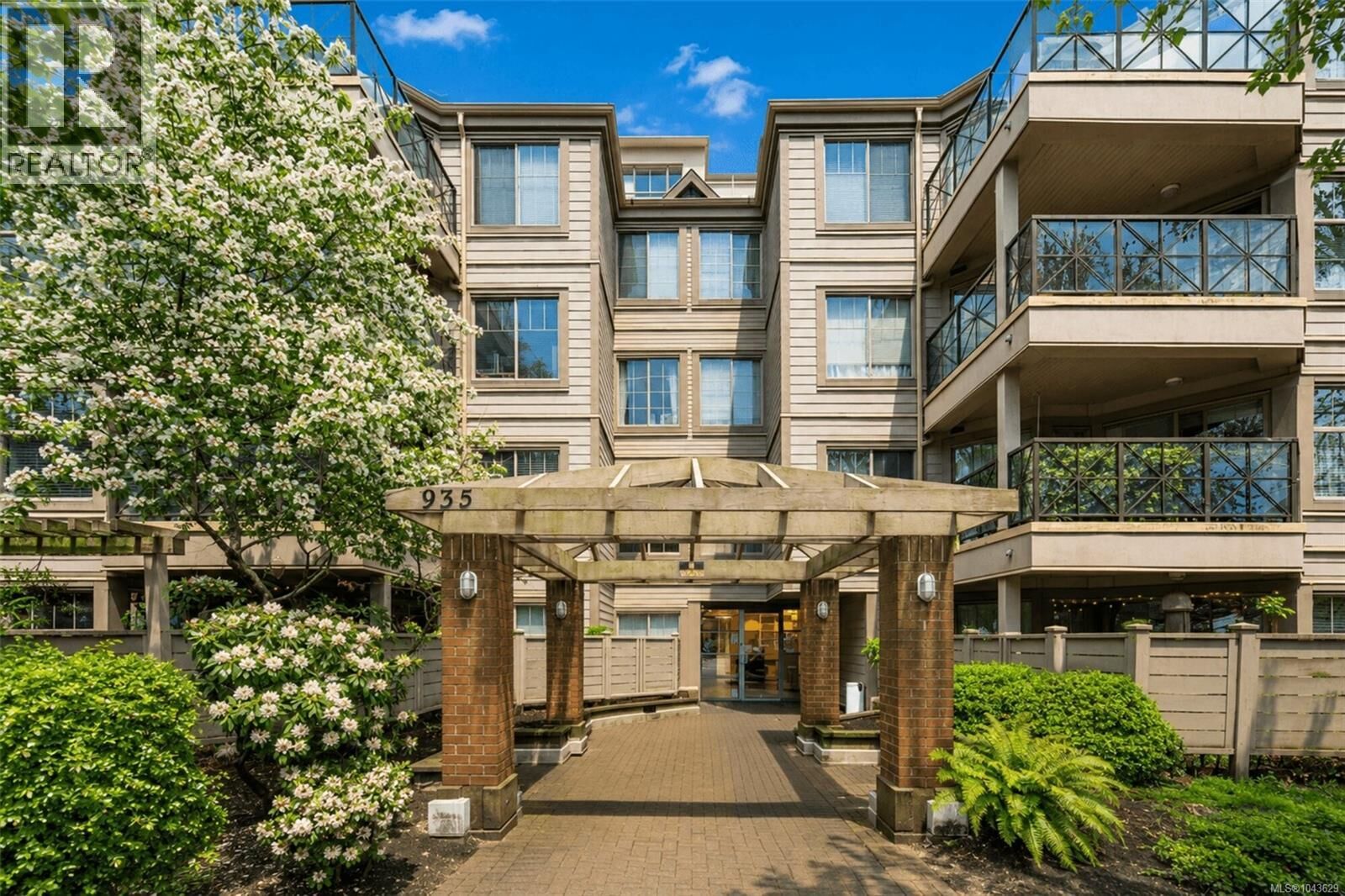 Property Photo:  935 Johnson Street 302  BC V8V 3N5 