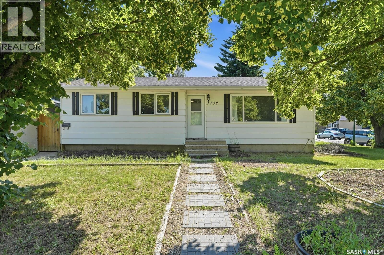 Property Photo: 3234 Maxwell Street SK S7L 4K8