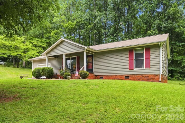 Property Photo:  213 Hamilton Road  NC 28166 
