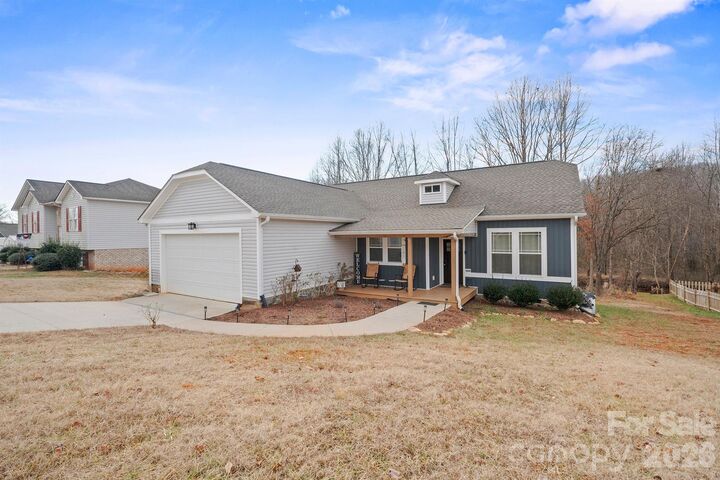Property Photo:  1544 Farmington Hills Drive  NC 28613 