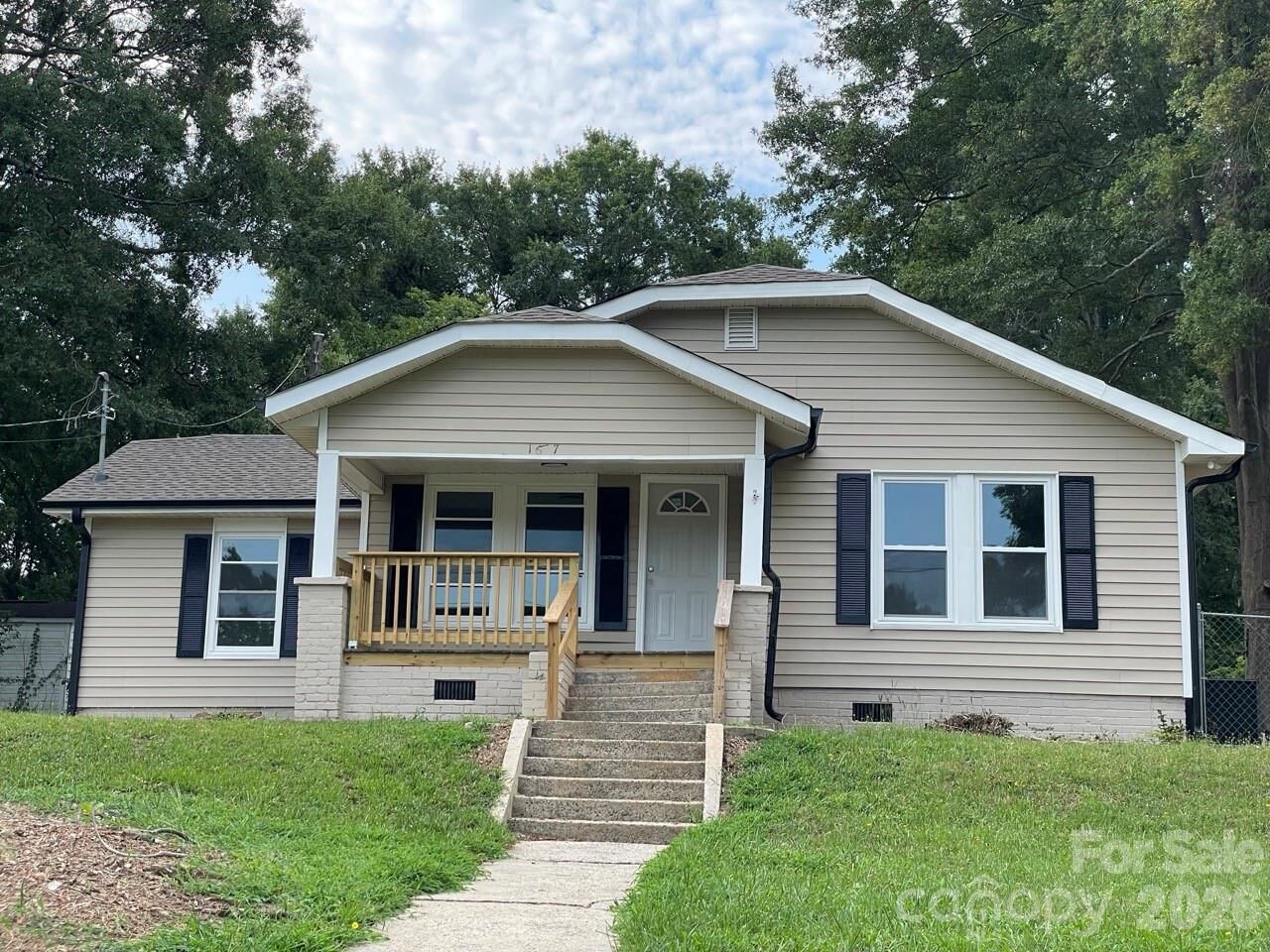 Property Photo: 1617 W 4th Avenue NC 28052