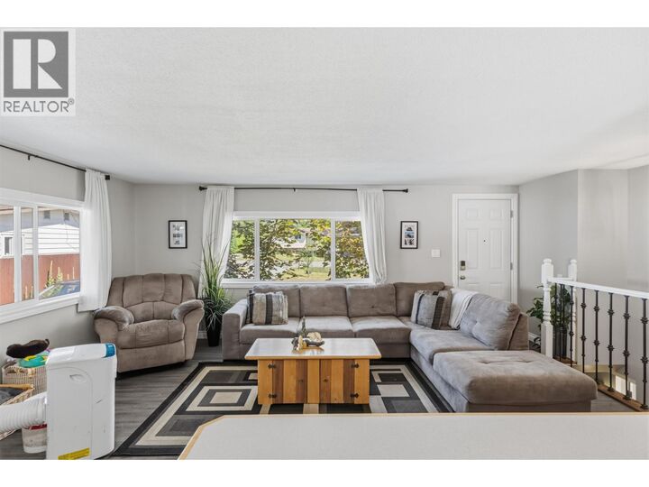 Property Photo: 2337 Hemlock Street BC V8G 5B2