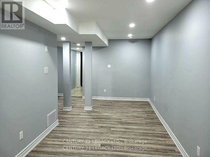 Property Photo: 21 Kilrea Way ON L6X 0P9