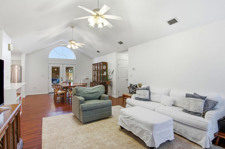 Property Photo: 113 Cape Circle FL 32413