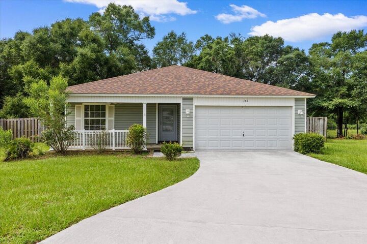 Property Photo: 162 Cabana Way FL 32536