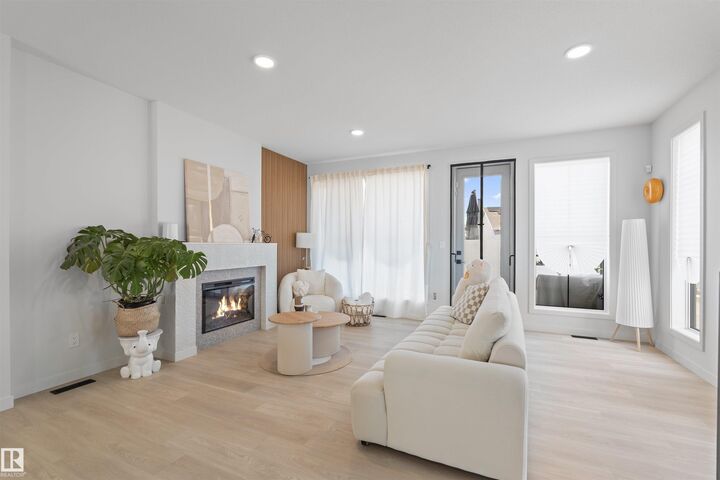 8047 227 Street NW — photo 1