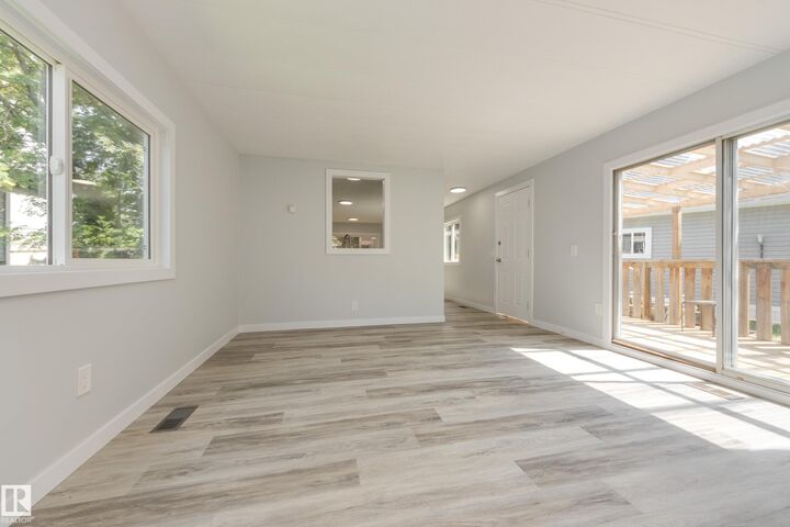 Property Photo:  1913 West Royal Way NW  AB T5S 1T6 