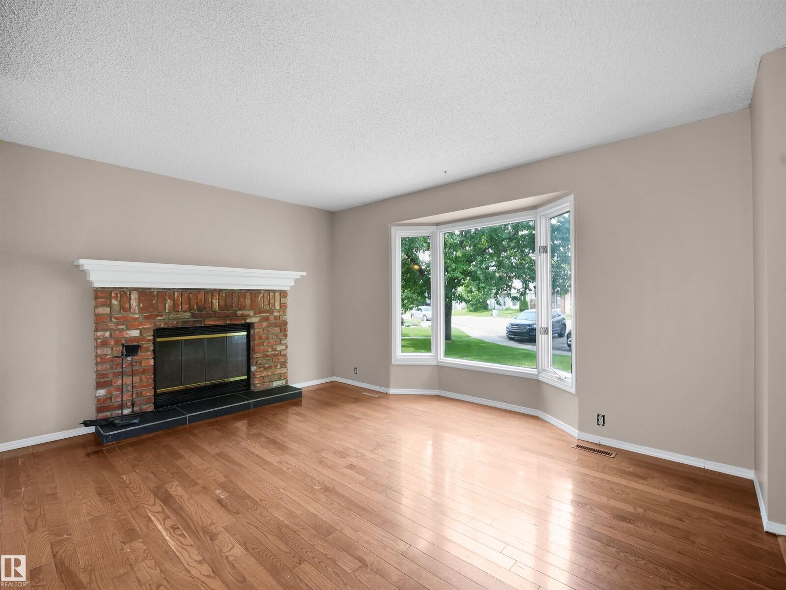 Property Photo:  3509 43A Avenue NW  AB T7A 1G4 