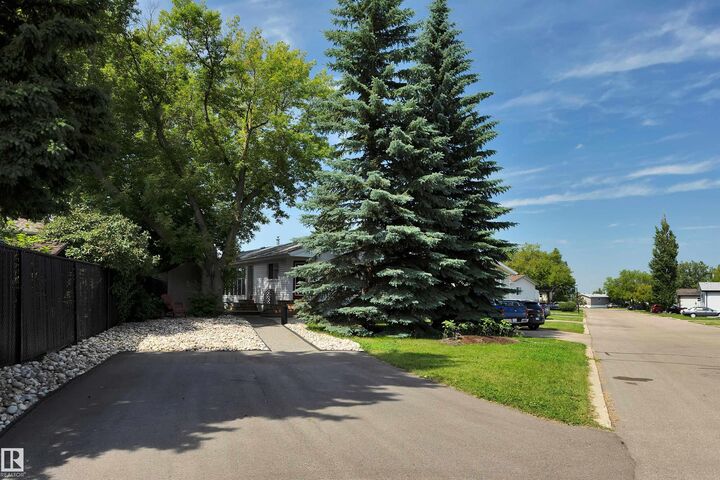 Property Photo: 121 Willow Park Estates AB T9E 5R9
