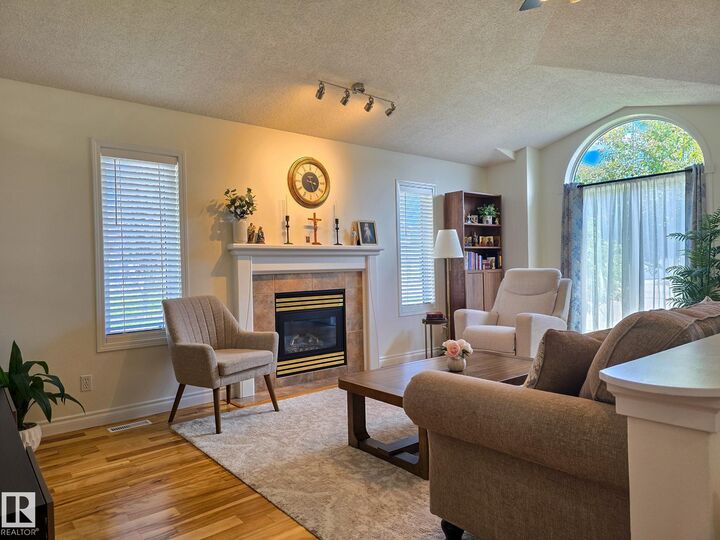 Property Photo:  22 Dunfield Crescent  AB T8N 6R7 