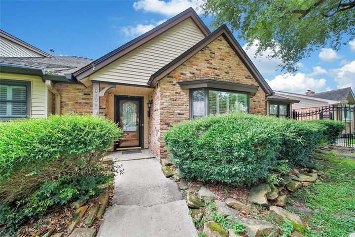 Property Photo:  1030 Chantilly Lane  TX 77018 