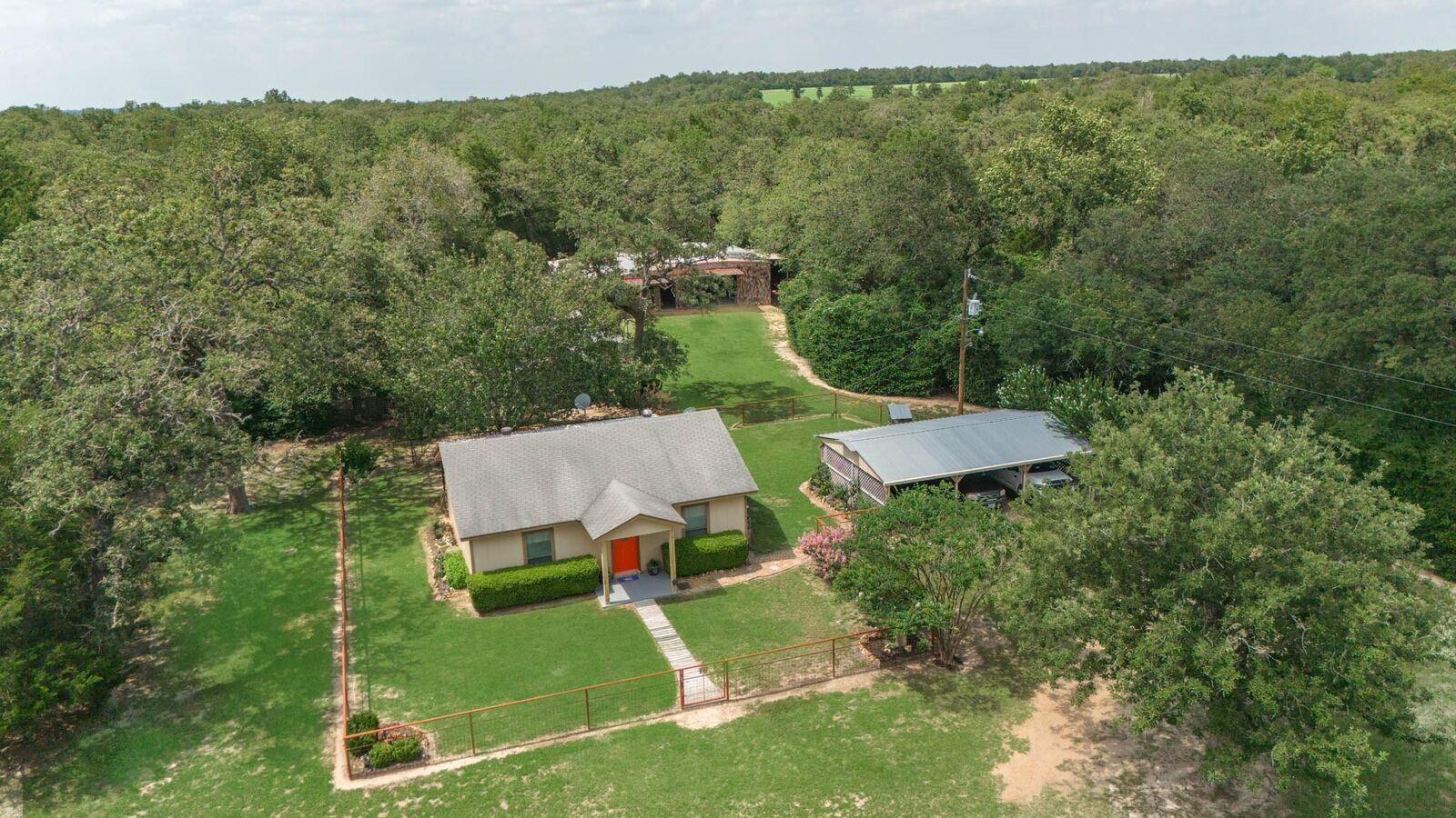 Property Photo: 11531 Silver Springs Road TX 76567