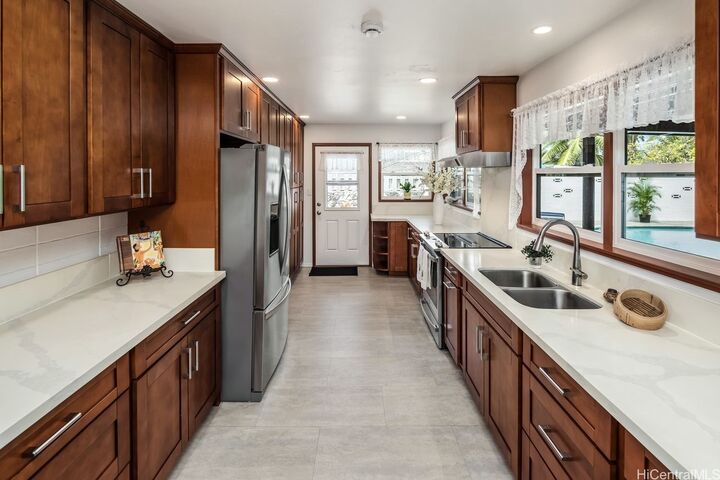 Property Photo: 50 Kalaka Place HI 96734